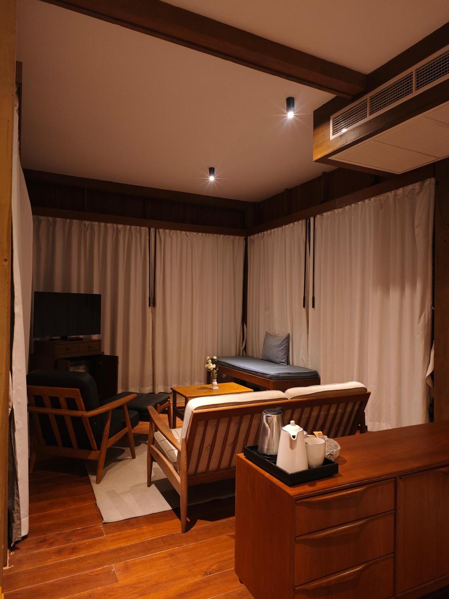 Chann Bangkok Noi Banguecoque Exterior foto